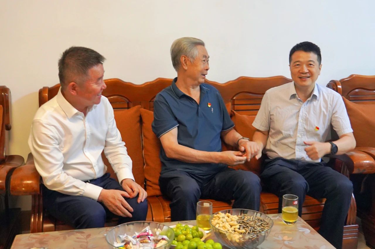 省ag亚娱集团集团党委书记、董事长游勇开展“七一”走访