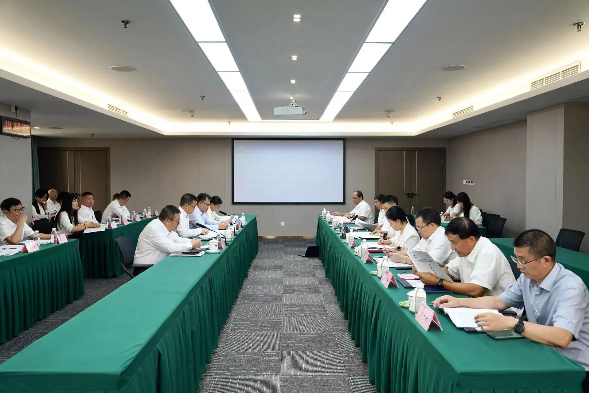 省ag亚娱集团集团召开2023年度司理层向董事会述职报告会